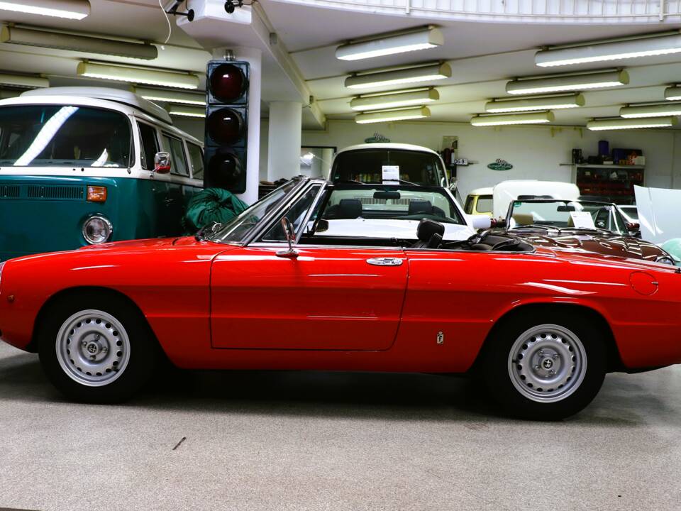 Afbeelding 23/37 van Alfa Romeo 2000 Spider Veloce (1979)