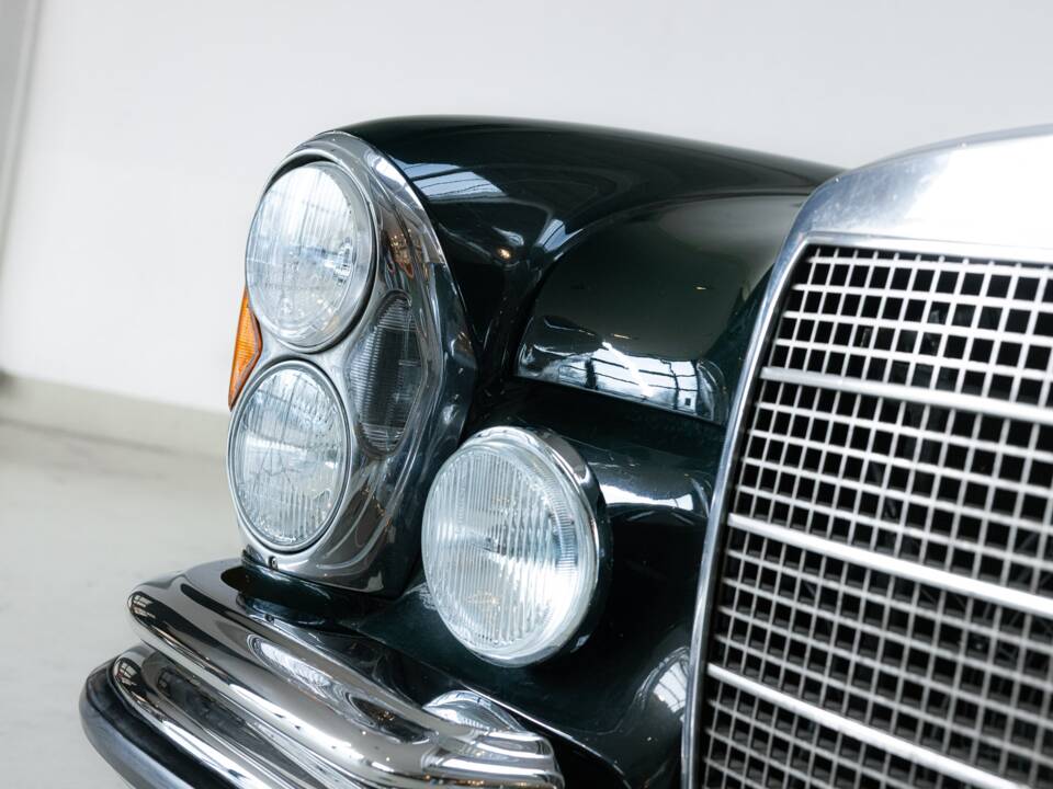 Image 21/26 of Mercedes-Benz 280 SE 4,5 (1972)