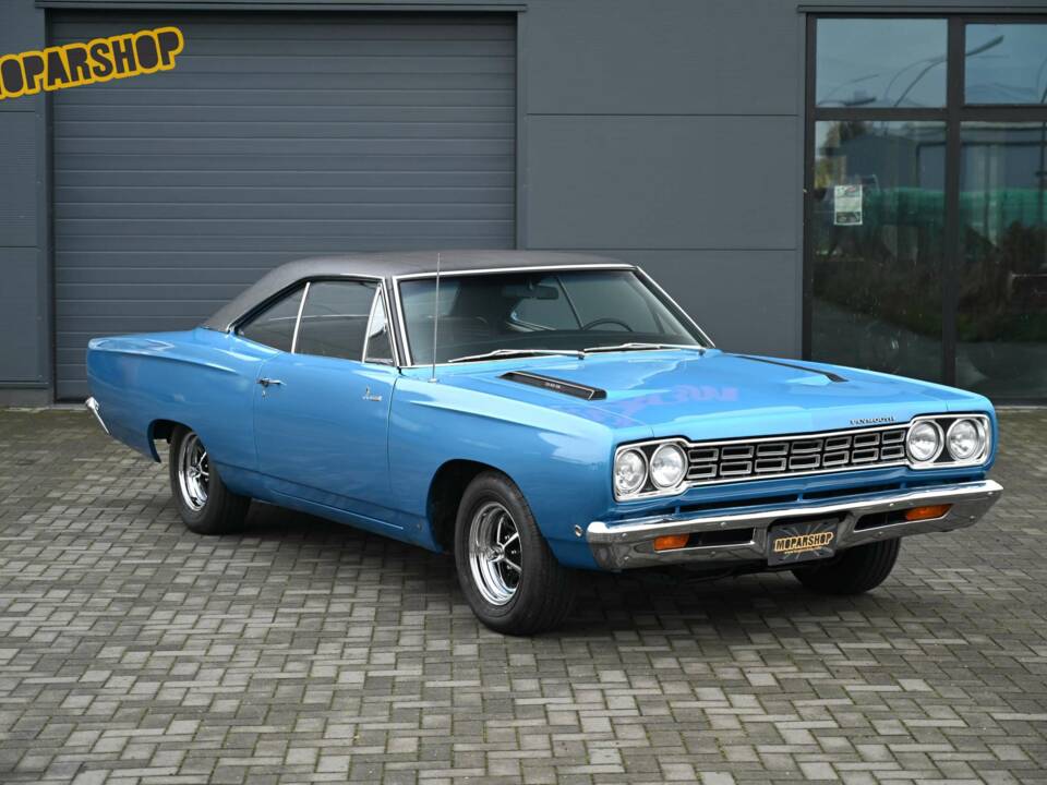 Image 3/50 of Plymouth Road Runner Hardtop Coupe (1968)