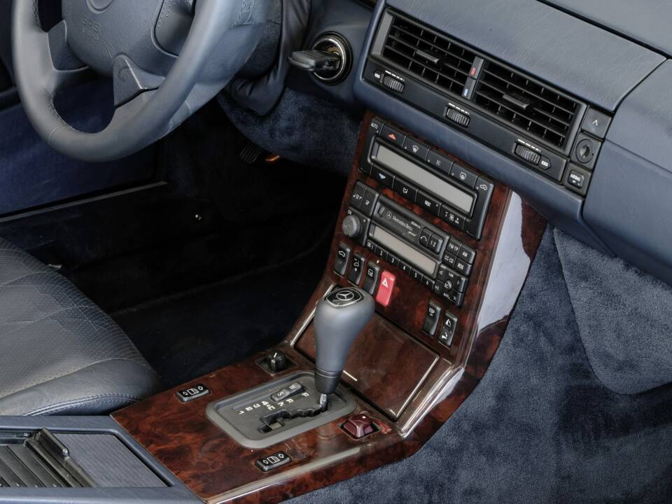 Image 24/46 of Mercedes-Benz SL 320 (1998)