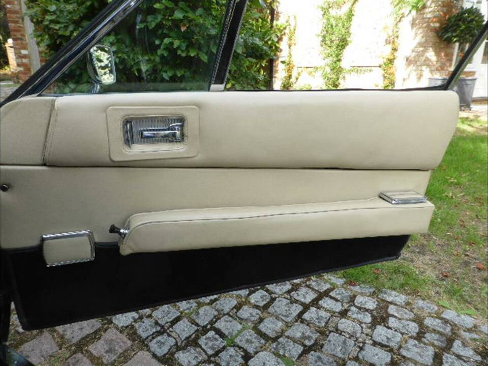 Immagine 20/24 di Aston Martin V8 (1973)