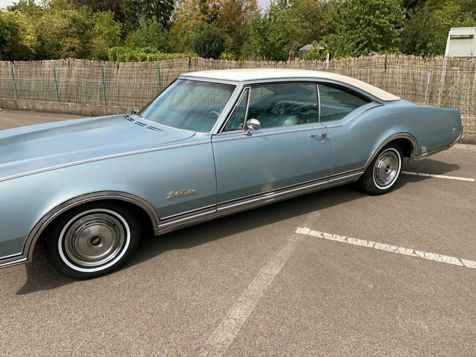 Bild 4/13 von Oldsmobile Delta 88 Holiday Hardtop (1968)