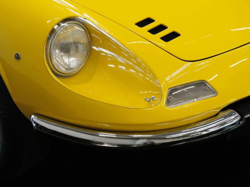 Image 18/24 de Ferrari Dino 246 GT (1970)