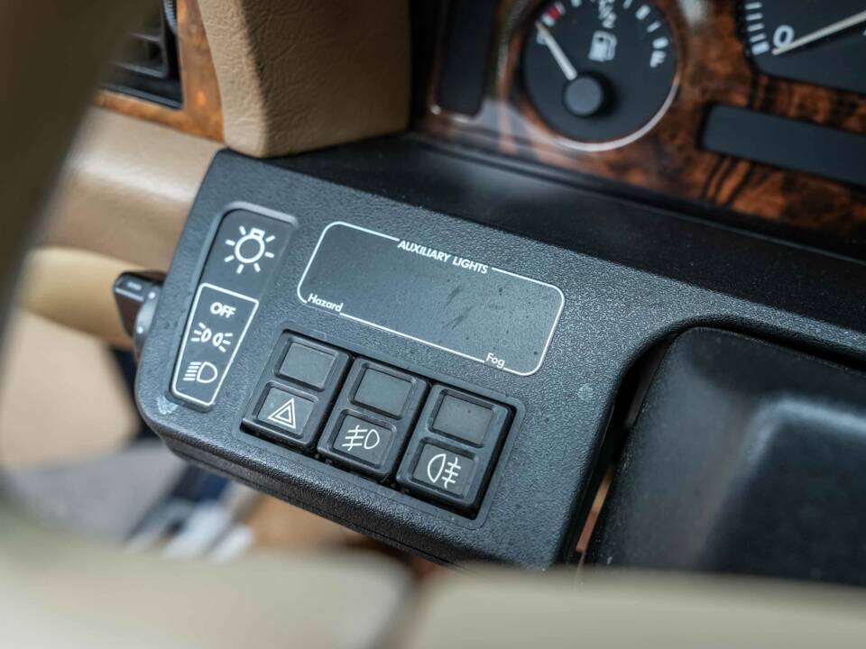 Immagine 34/55 di Jaguar XJ 40 (XJ-R) (1990)
