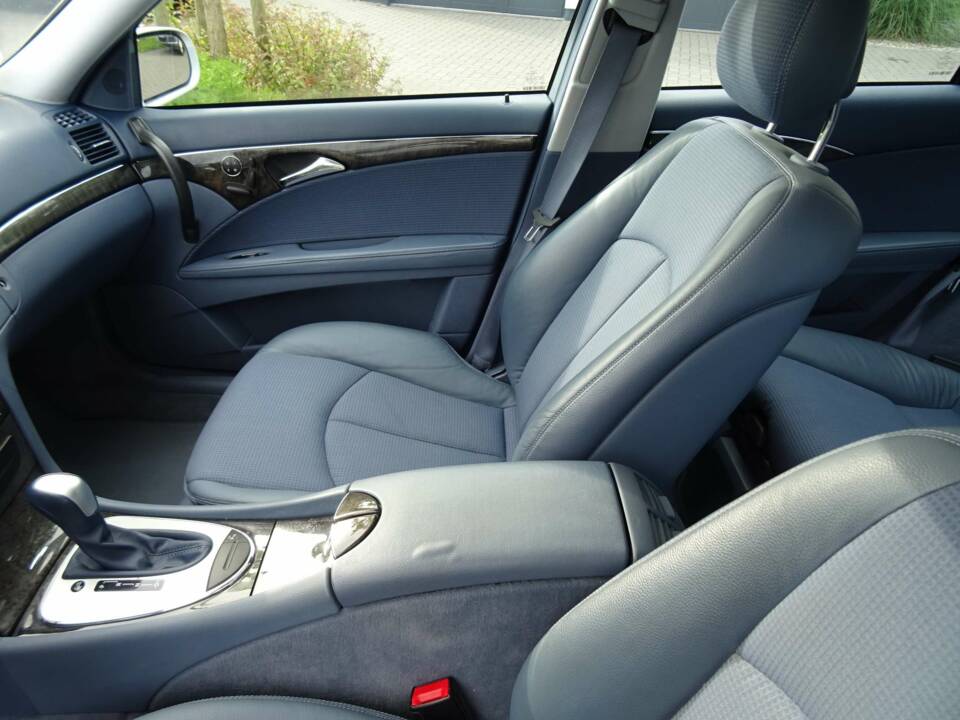 Image 15/25 of Mercedes-Benz E 200 Kompressor T (2004)