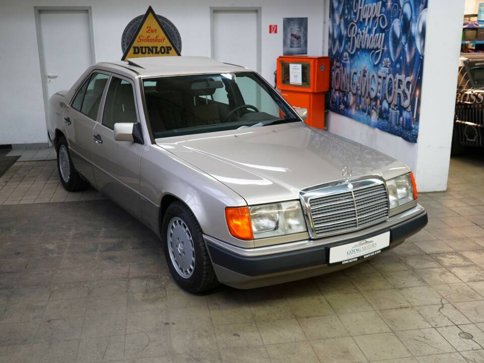 Bild 1/33 von Mercedes-Benz 230 E (1990)