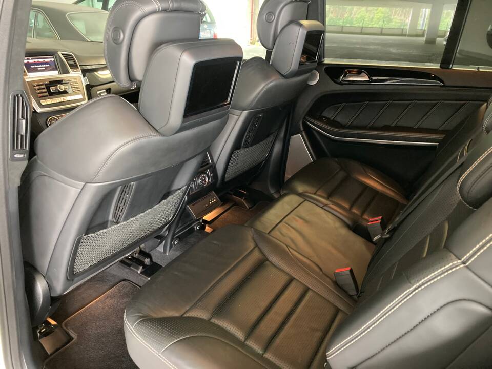 Image 10/14 of Mercedes-Benz GL 63 AMG (2015)