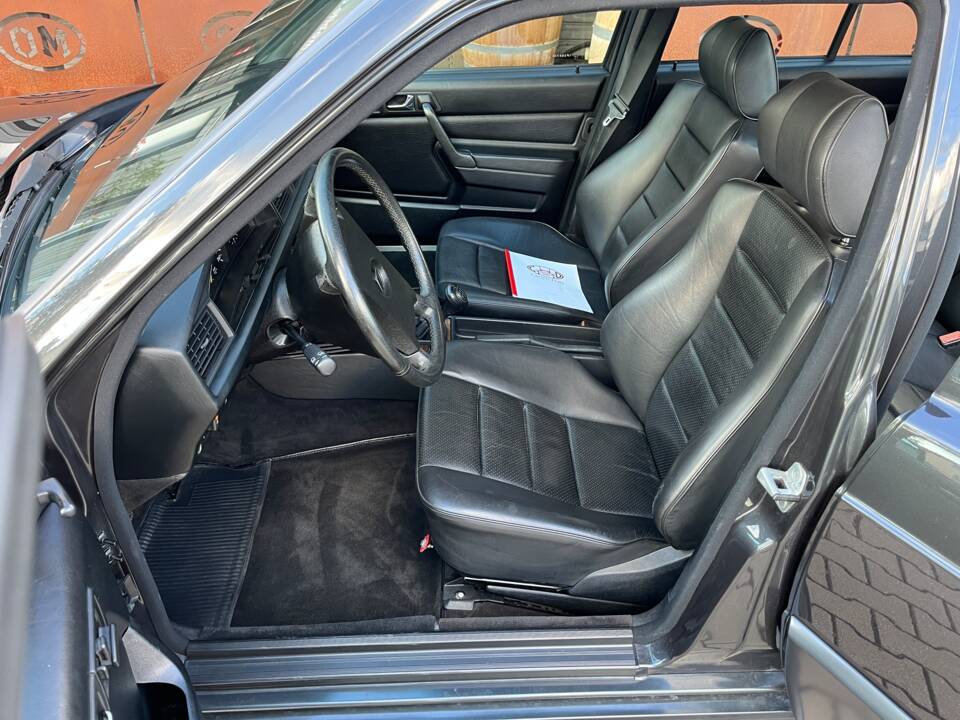 Image 9/21 of Mercedes-Benz 190 E 2.3-16 (1987)