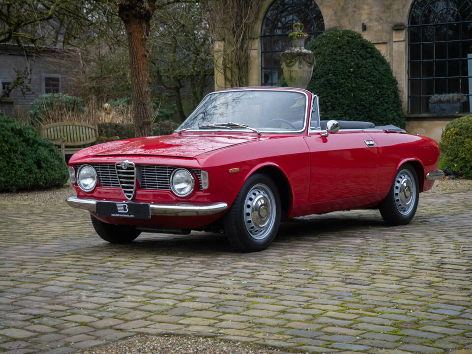 Image 1/21 de Alfa Romeo Giulia 1600 GTC (1966)