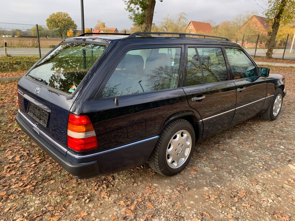 Image 4/149 of Mercedes-Benz 320 TE (1993)