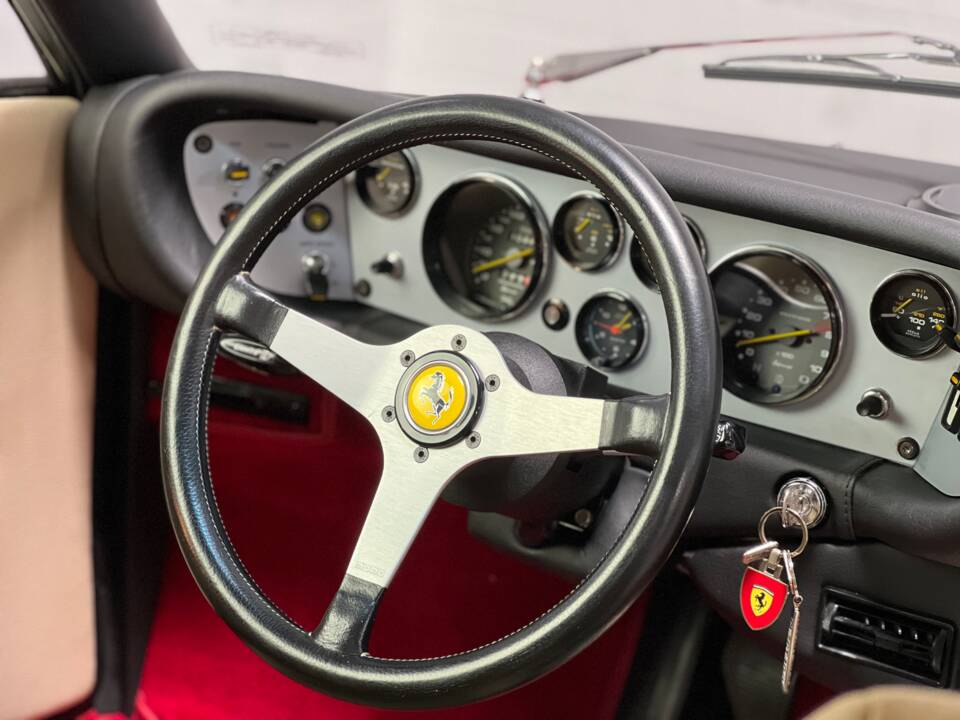 Image 32/37 de Ferrari Dino 308 GT4 (1976)