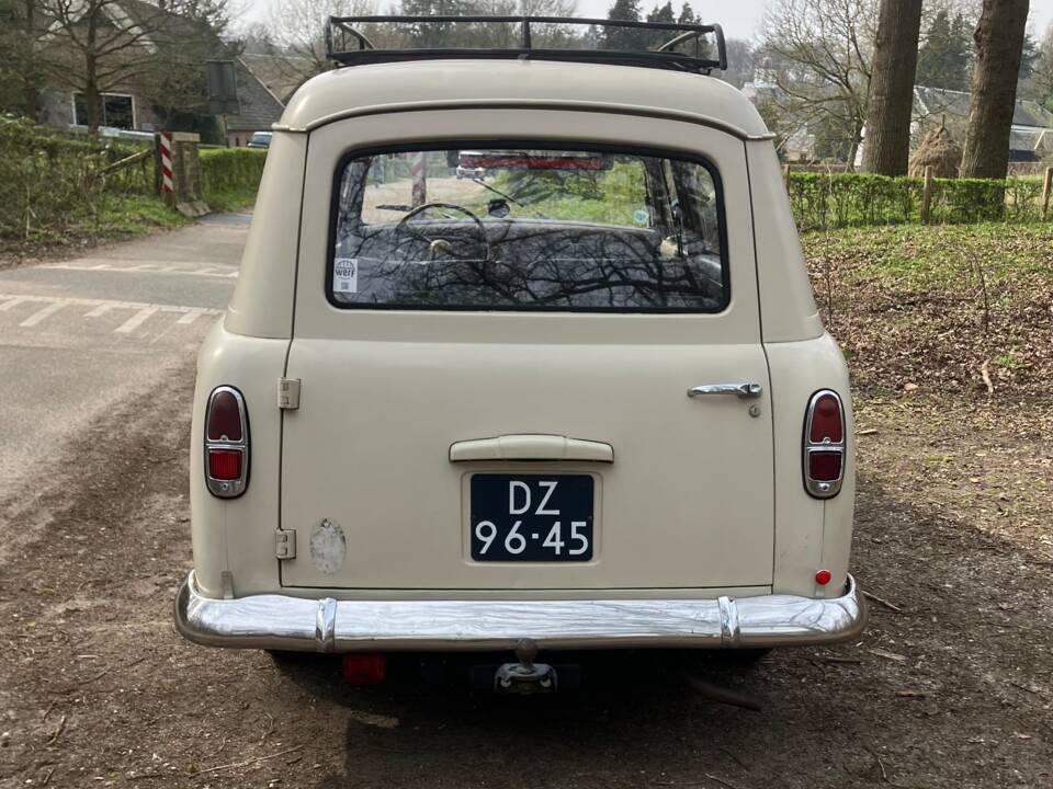 Image 2/18 of Peugeot 403 Familiale (1958)