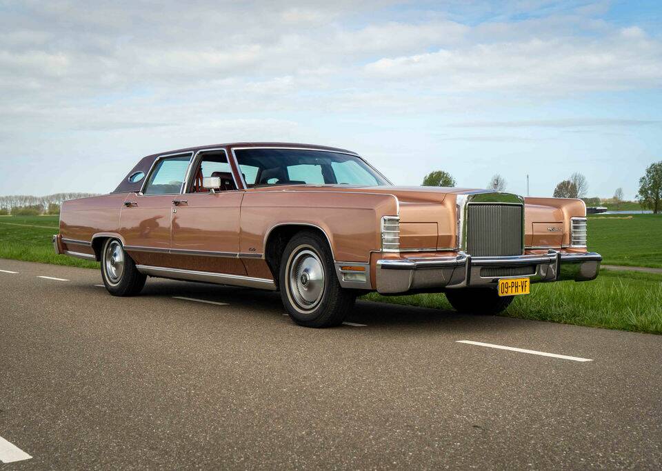Image 3/8 of Lincoln Continental Town Car (1979)
