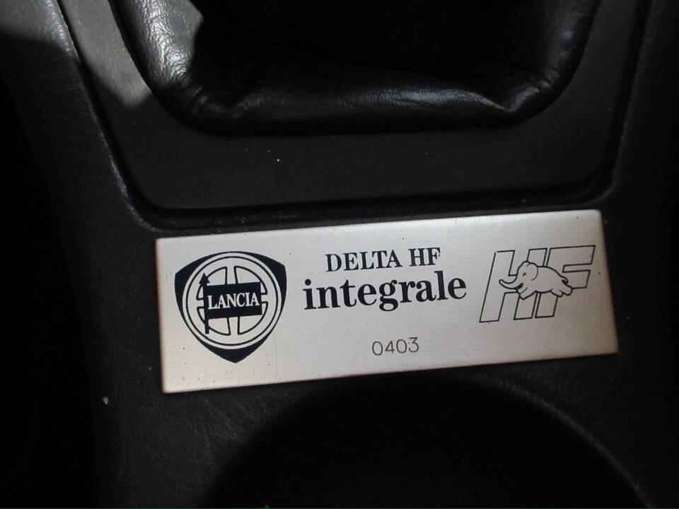 Image 11/22 of Lancia Delta HF Integrale Evoluzione II (1993)