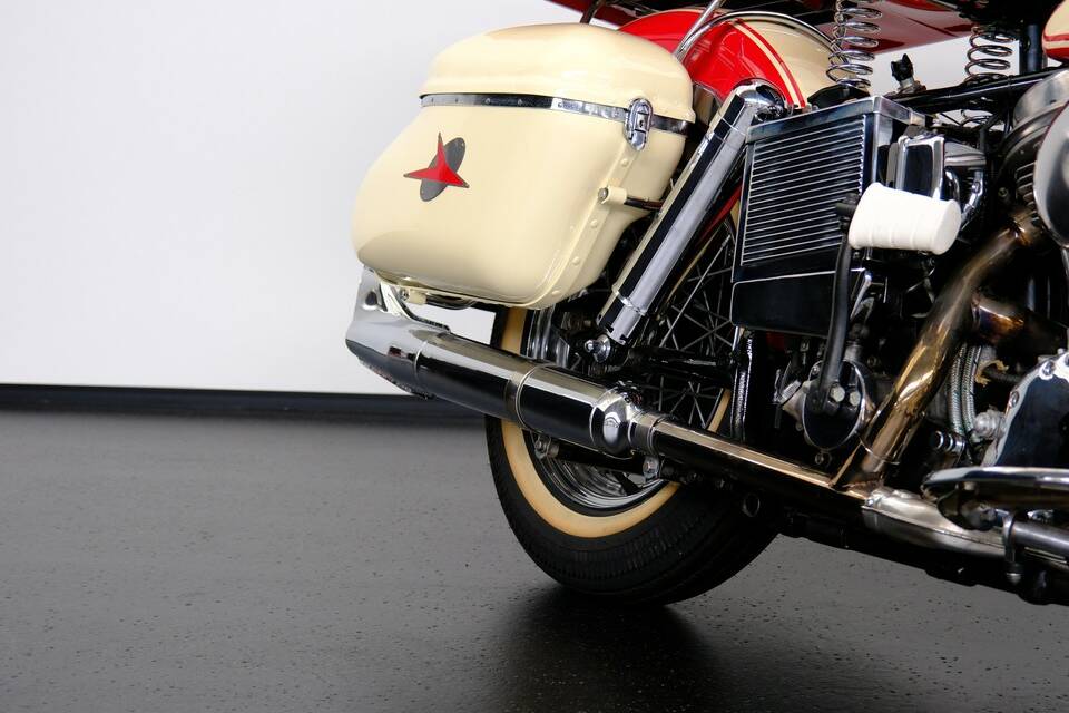 Image 21/75 of Harley-Davidson FL Panhead (1965)