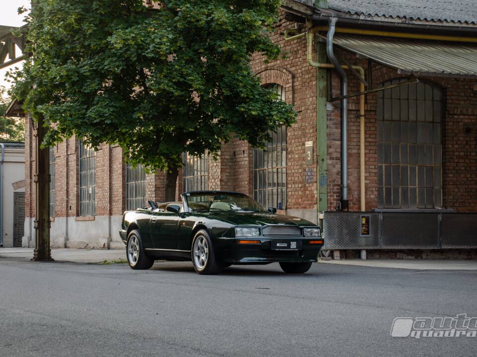 Immagine 2/17 di Aston Martin Virage Volante (1992)