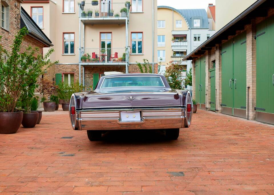 Bild 24/200 von Cadillac Coupe DeVille (1968)