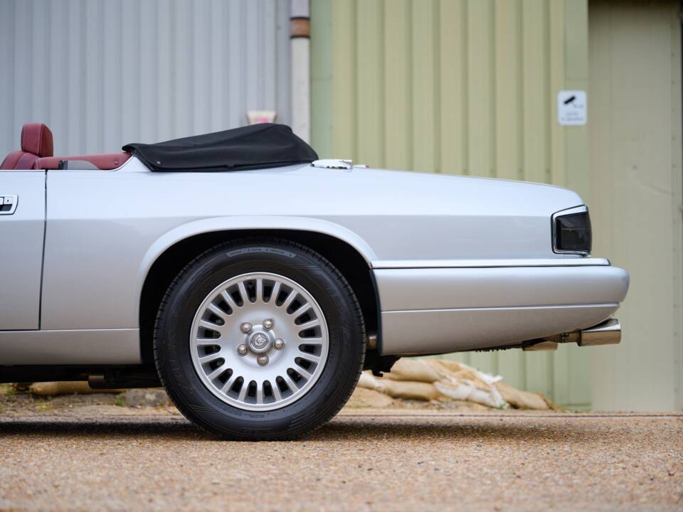 Image 26/50 of Jaguar XJS 6.0 (1993)