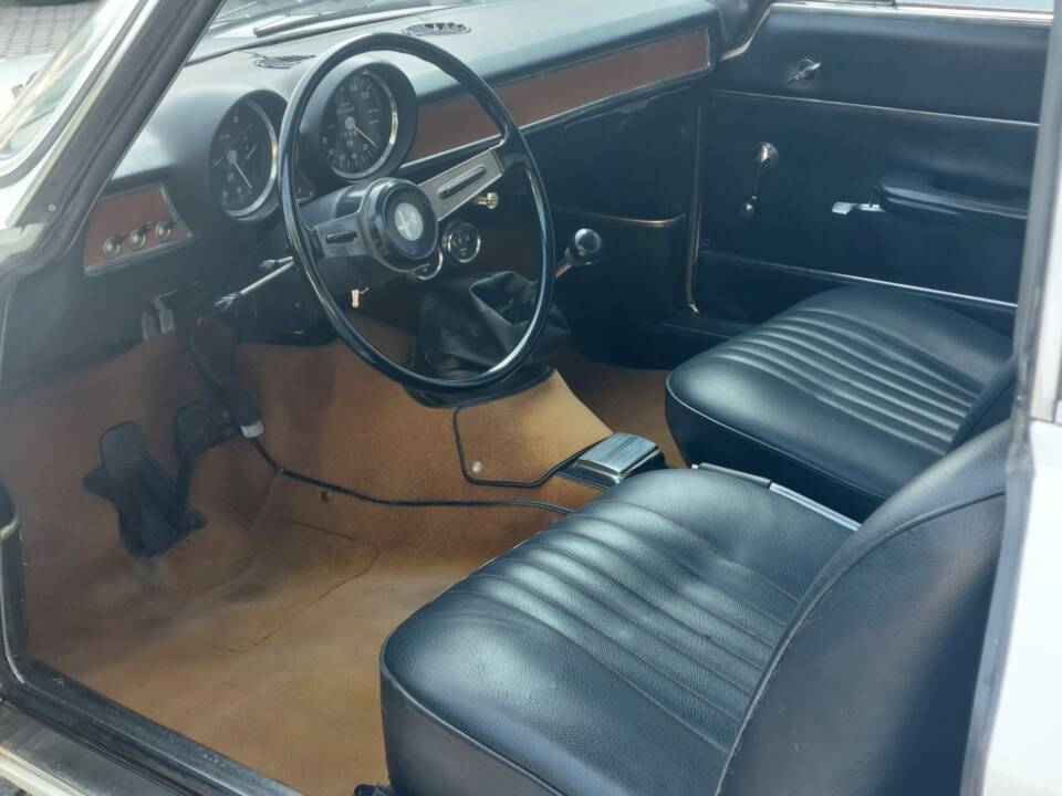Image 9/21 of Alfa Romeo Giulia GT 1300 Junior (1970)