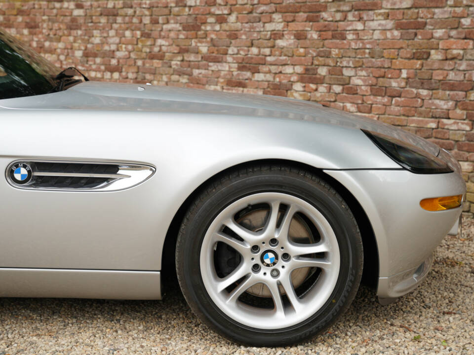 Image 28/50 of BMW Z8 (2000)