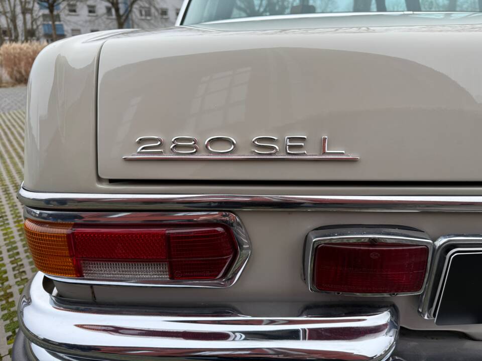 Image 8/44 of Mercedes-Benz 280 SEL 3,5 (1971)