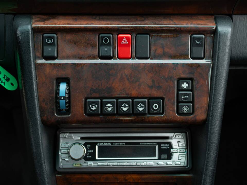 Image 36/49 of Mercedes-Benz 320 E (1993)