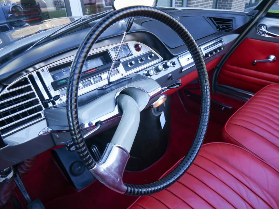 Image 3/50 of Citroën DS 21 Chapron (1963)