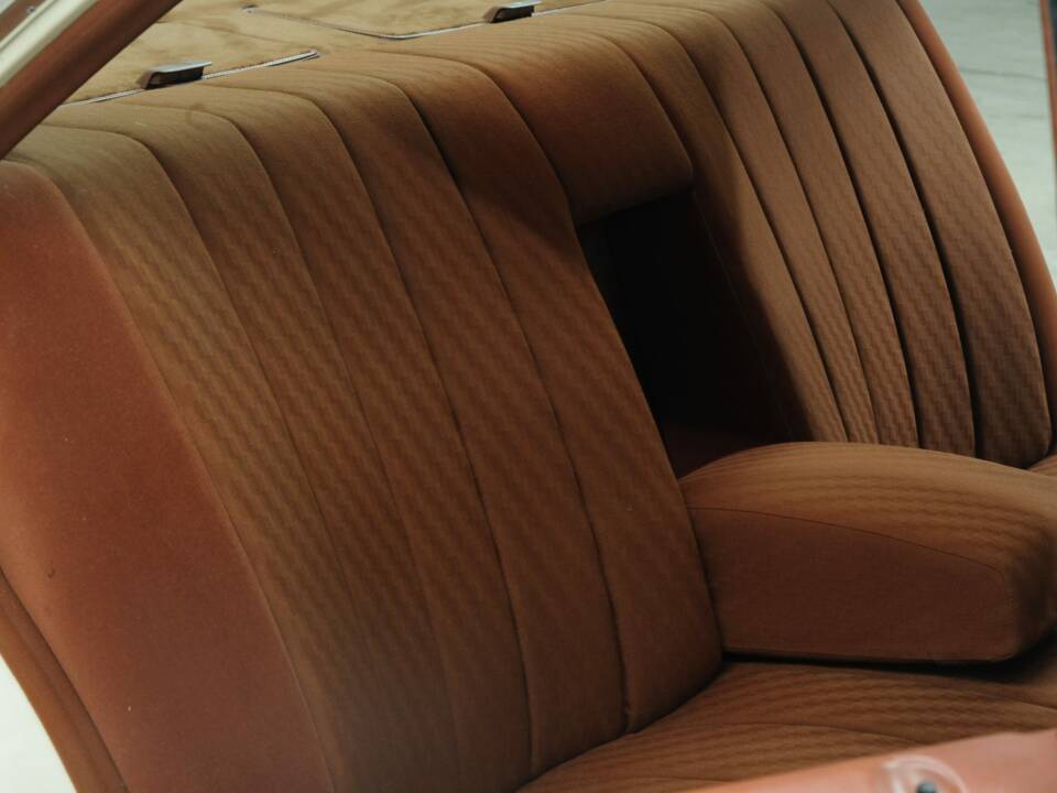 Bild 32/50 von Mercedes-Benz 380 SE (1980)