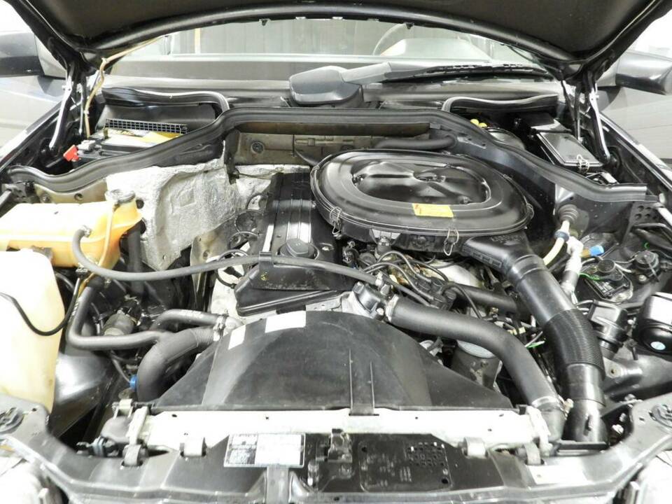 Image 9/14 of Mercedes-Benz 200 (1987)
