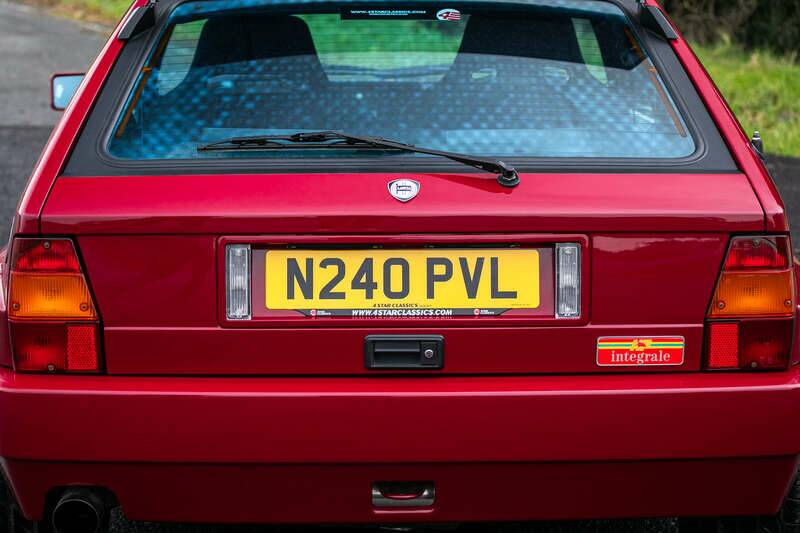 Image 19/50 of Lancia Delta HF Integrale Evoluzione II (1995)