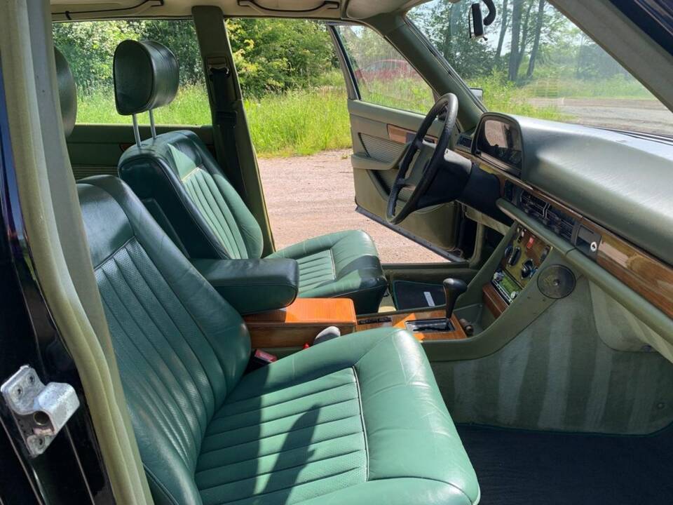 Bild 2/8 von Mercedes-Benz 280 SE (1981)