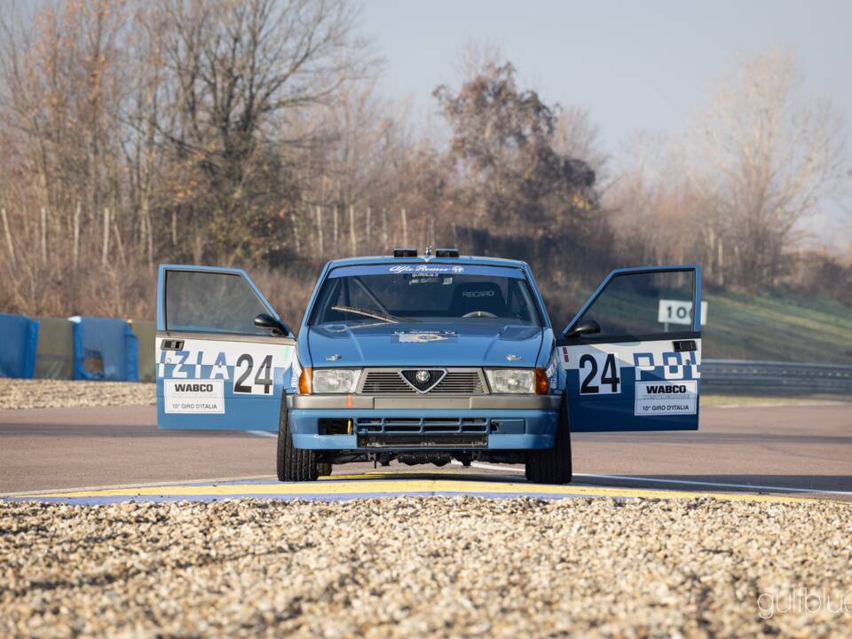 Image 10/44 of Alfa Romeo 75 3.0 V6 QV (1989)