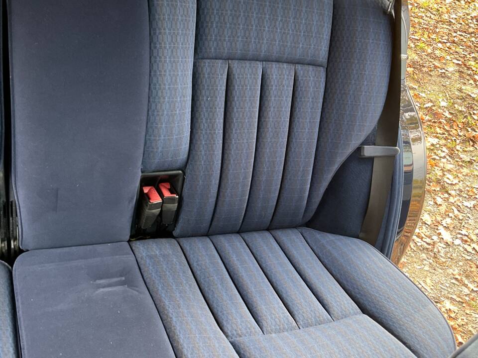 Image 68/149 of Mercedes-Benz 320 TE (1993)