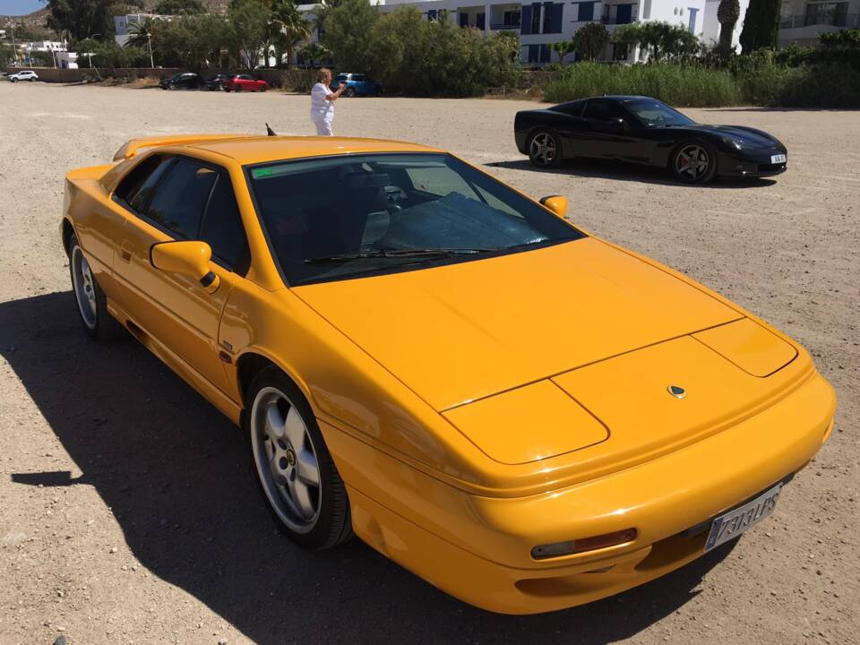 Image 17/33 de Lotus Esprit S4 (1993)