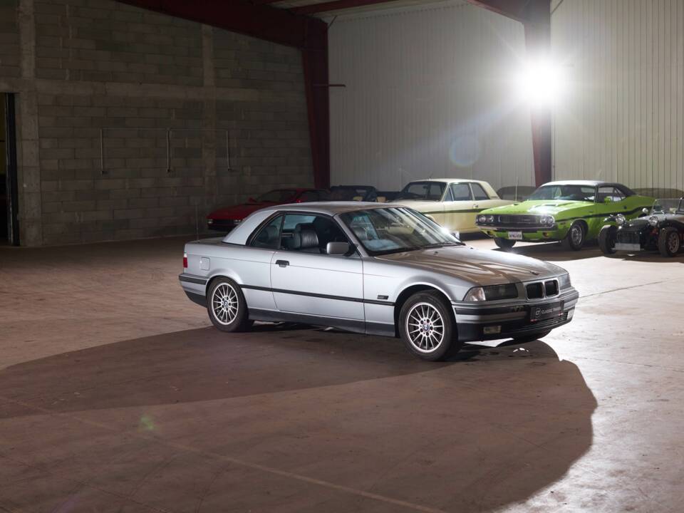 Immagine 3/27 di BMW 328i (1995)