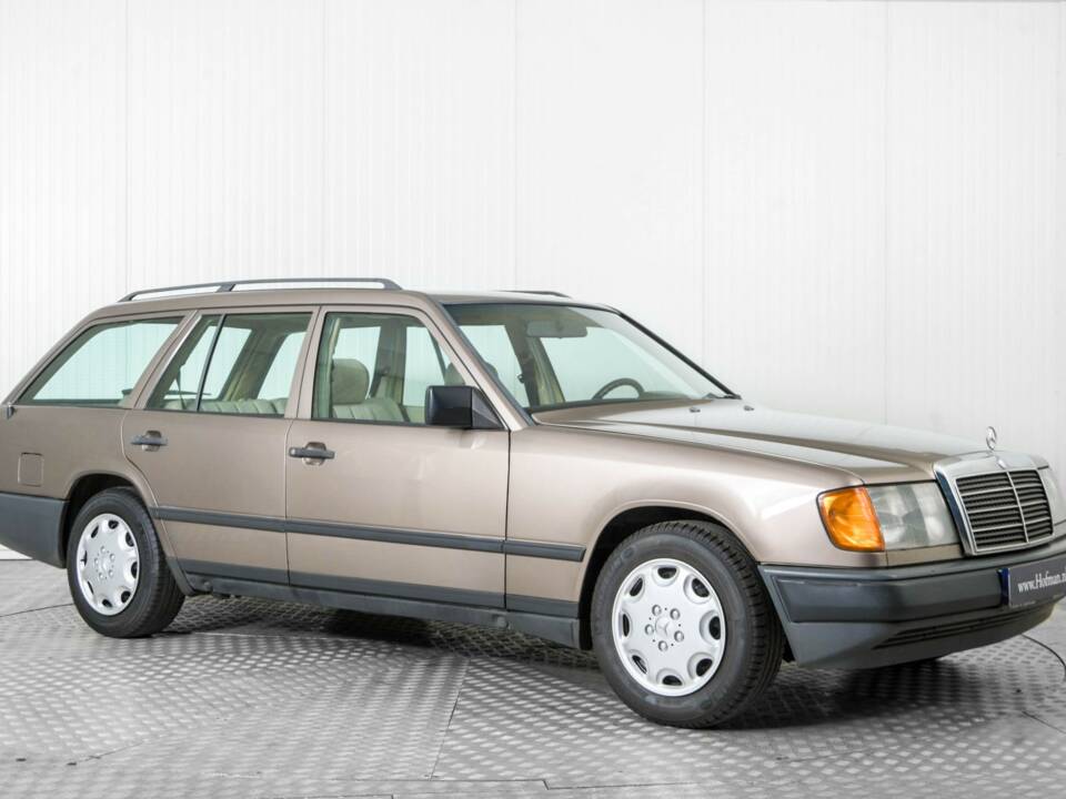 Image 5/50 of Mercedes-Benz 300 TD (1986)