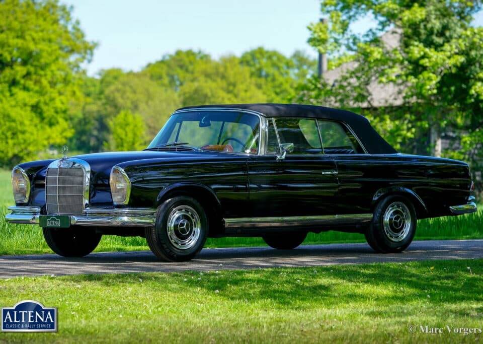 Image 39/52 de Mercedes-Benz 220 SE b (1963)