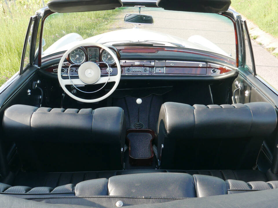 Imagen 11/56 de Mercedes-Benz 220 SE b (1962)