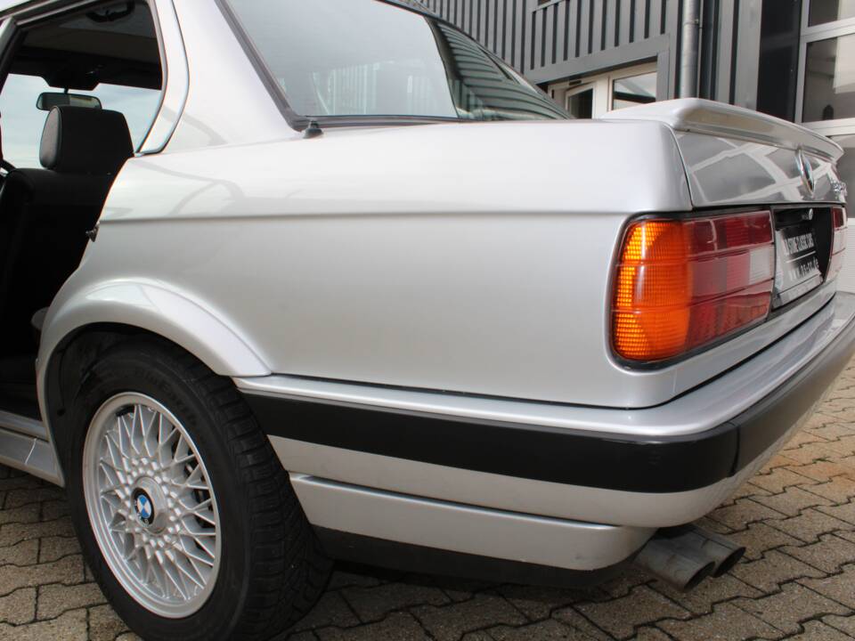 Image 15/32 de BMW 325ix (1990)