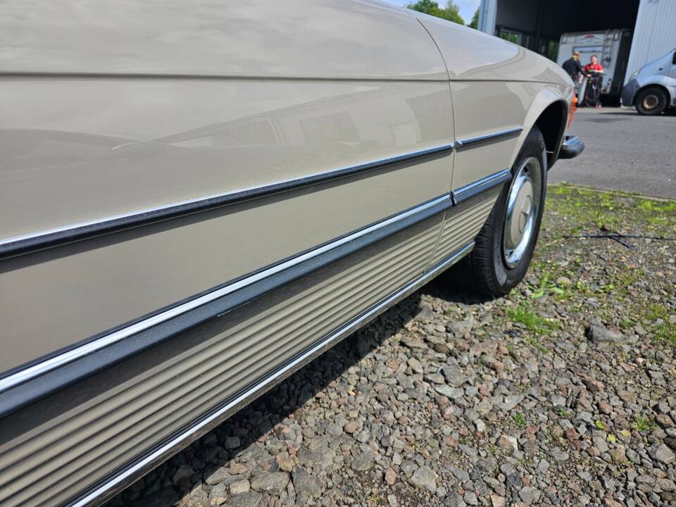 Image 19/27 of Mercedes-Benz 350 SL (1972)