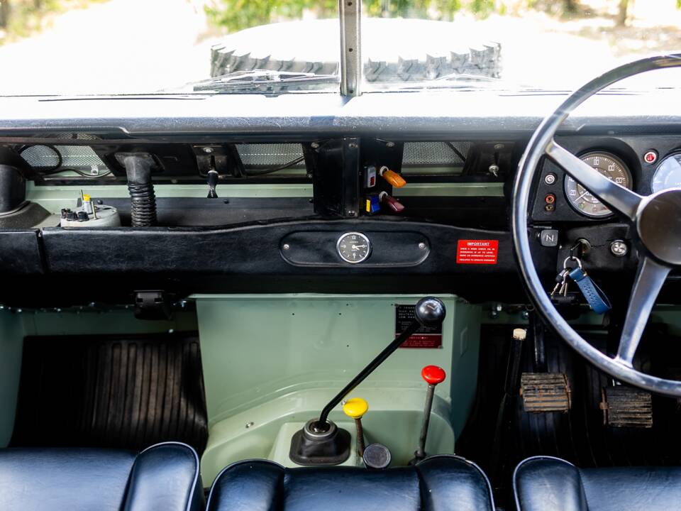 Image 42/50 of Land Rover 88 (1978)