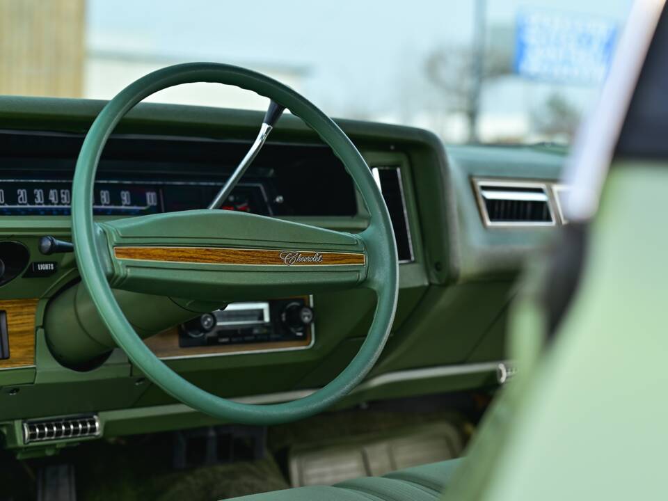 Image 26/44 of Chevrolet Impala (1974)