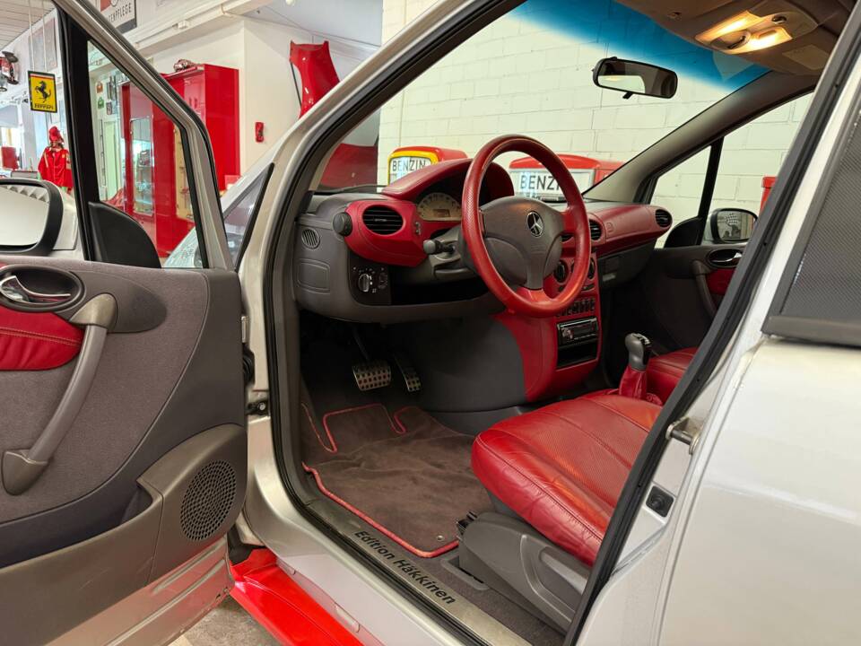 Image 6/21 of Mercedes-Benz A 160 "F1 Häkkinen Edition" (1998)