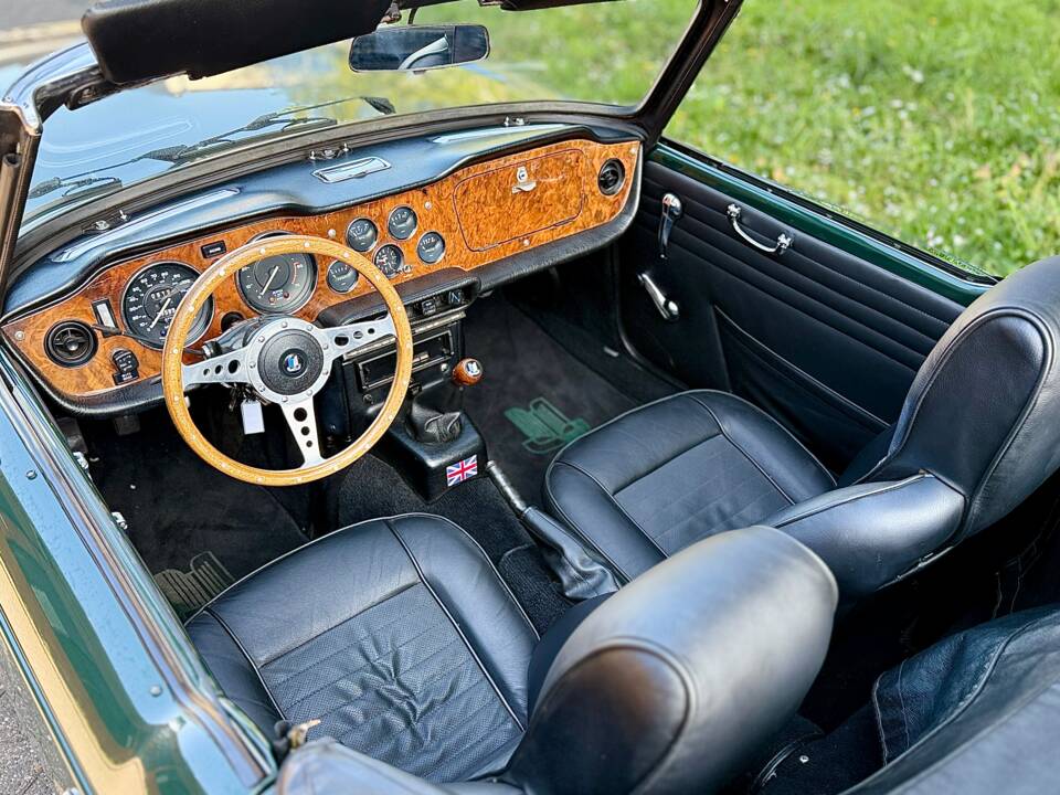 Image 19/24 de Triumph TR 6 (1973)