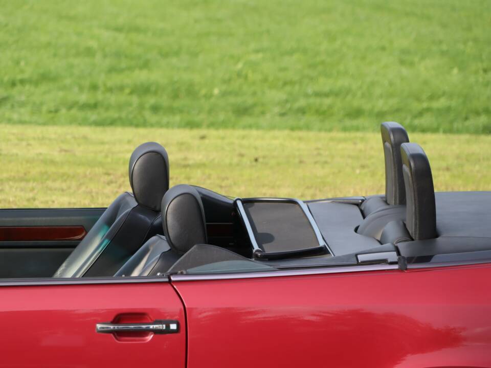 Image 47/50 of Mercedes-Benz E 220 (1994)
