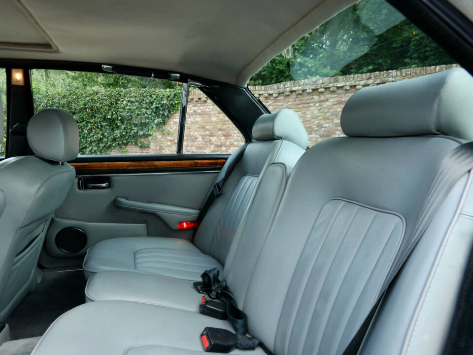 Imagen 34/50 de Jaguar XJ 12 (1985)
