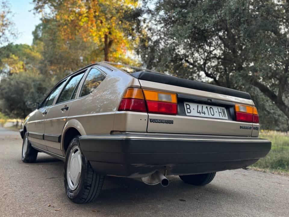 Image 13/57 of Volkswagen Passat 2.0 (1987)