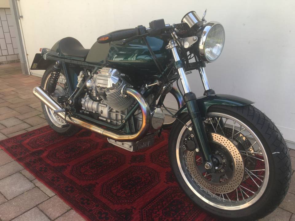 TH Moto GUZZI, Farbe, engl. Racing Green