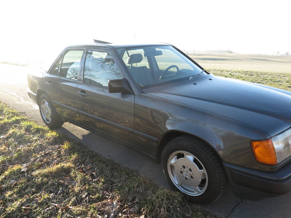 Afbeelding 10/92 van Mercedes-Benz 200 D (1989)