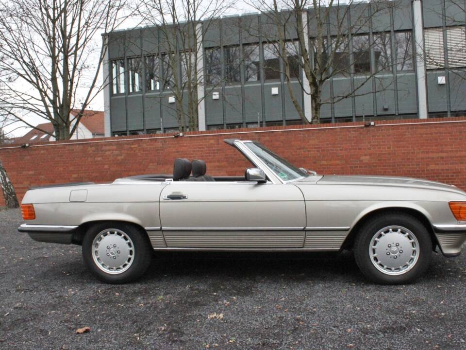 Image 4/29 of Mercedes-Benz 500 SL (1986)